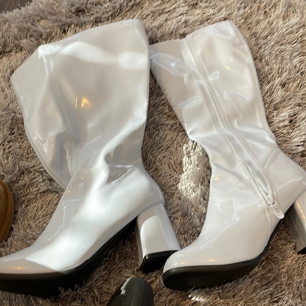 White new w tags GO GO boots never worn